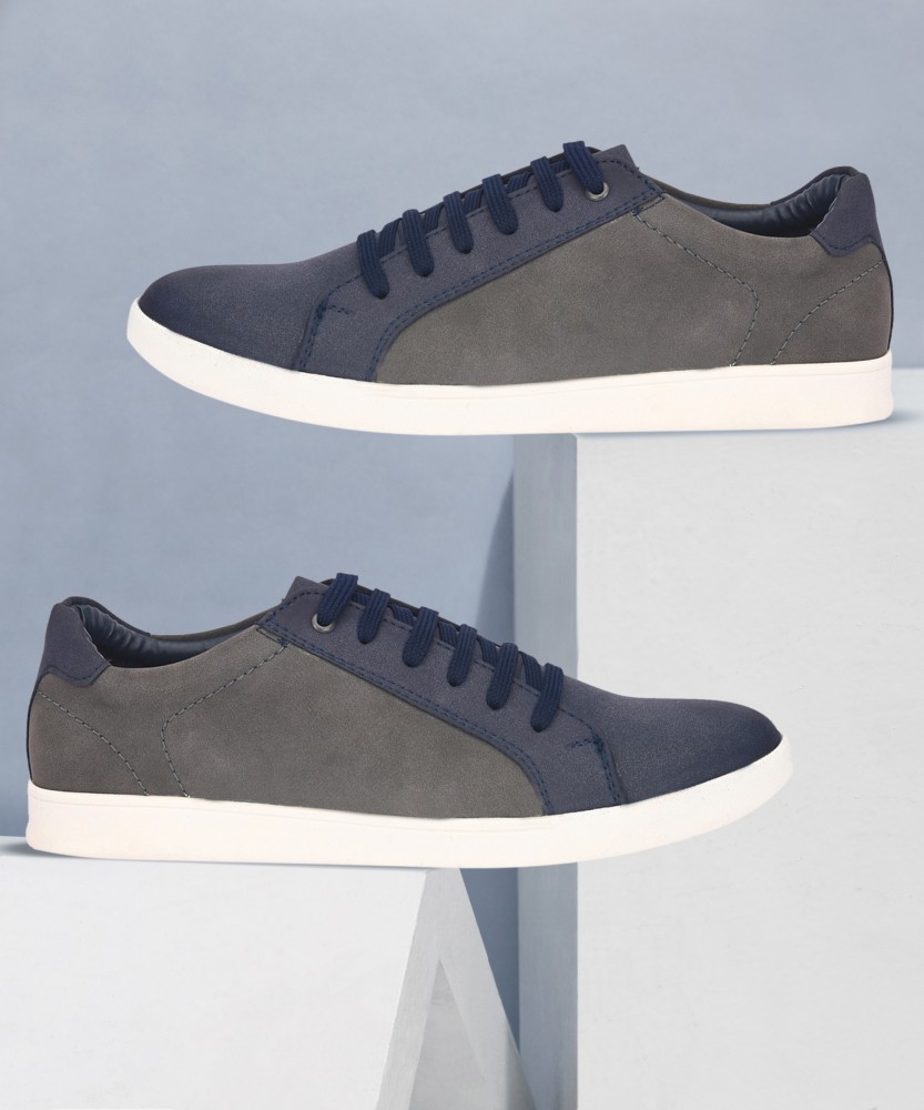 Roadster sales sneakers flipkart