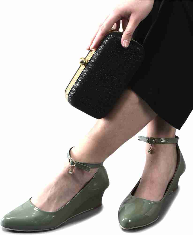 Womens low deals wedge shoes
