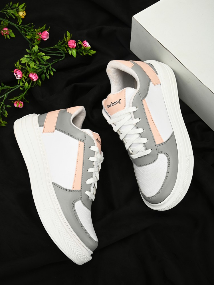 Dressberry shops sneakers