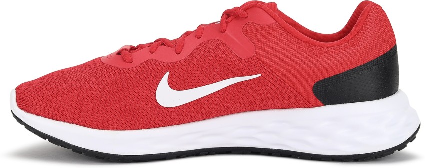 Nike incinerate sneakers on sale vs nike revolution