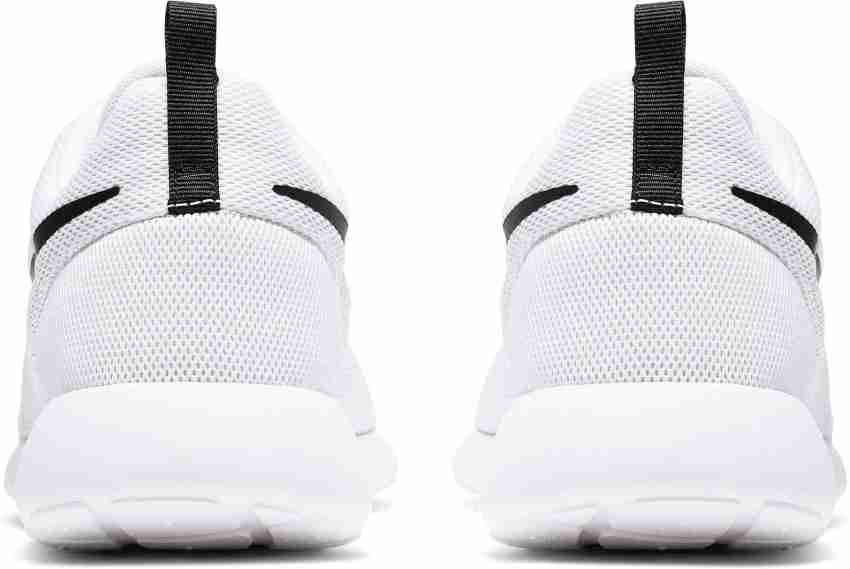 Nike roshe run 2024 women black white