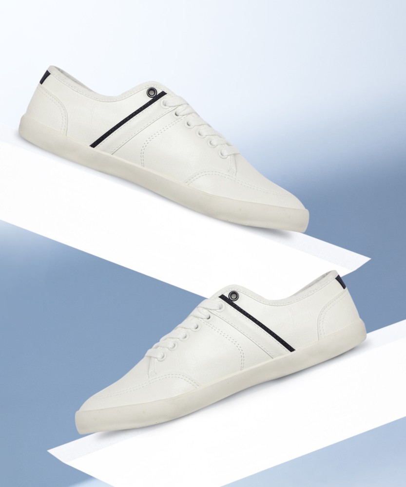 White sneakers for men on sale flipkart