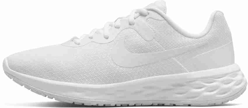 Nike hotsell revolution 30