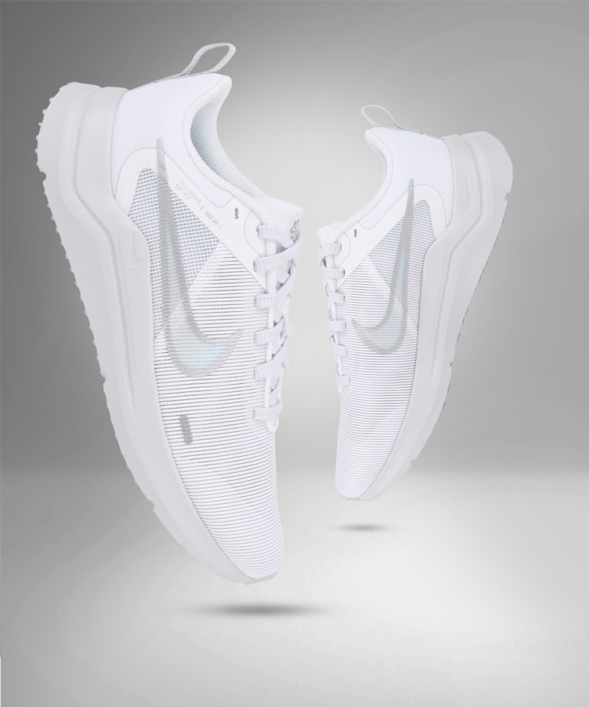 Womens white best sale nike training shoes