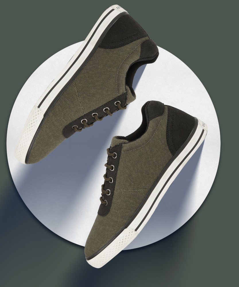 Canvas shoes clearance for men flipkart