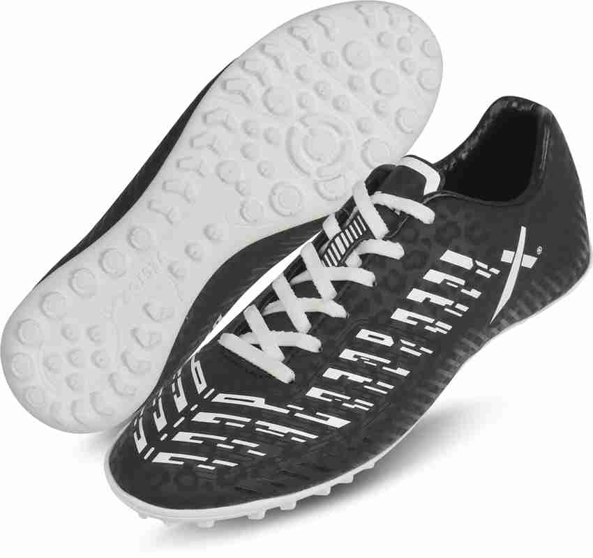 Football boots hotsell without spikes
