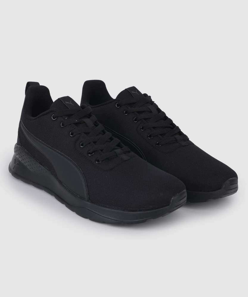 Black sports shoes store flipkart