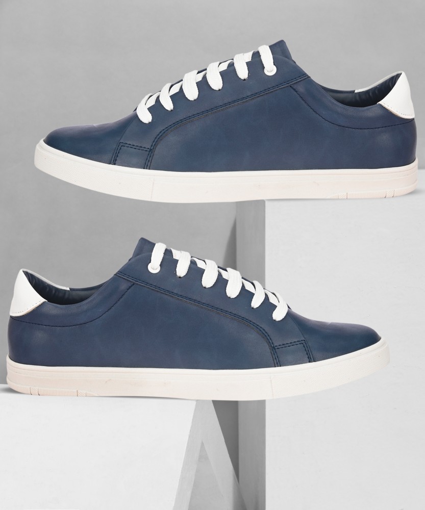 Roadster sales sneakers flipkart