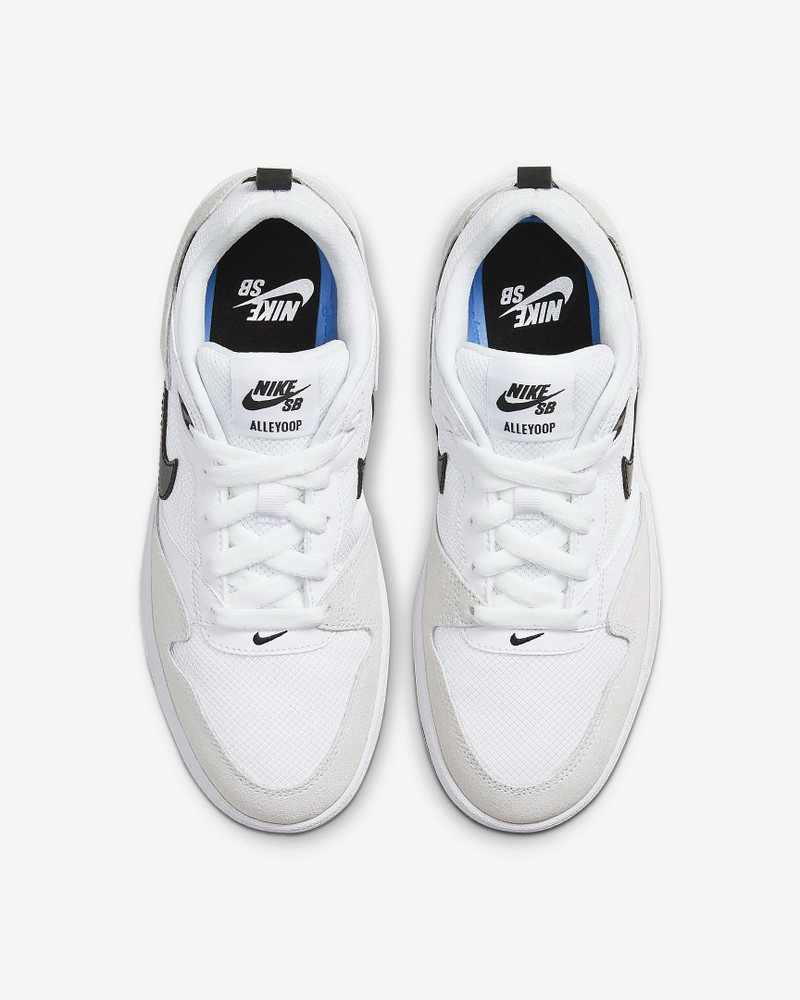 nike sb alleyoop trainers in white and blue