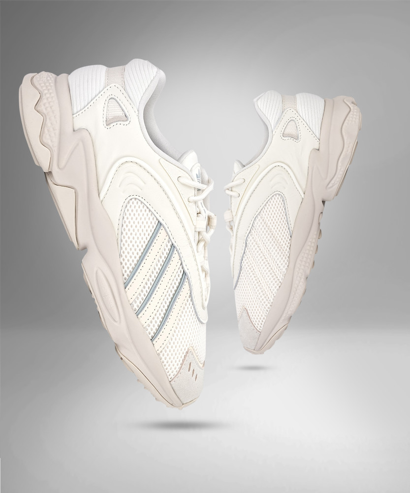 Adidas yeezy deals 850 fake