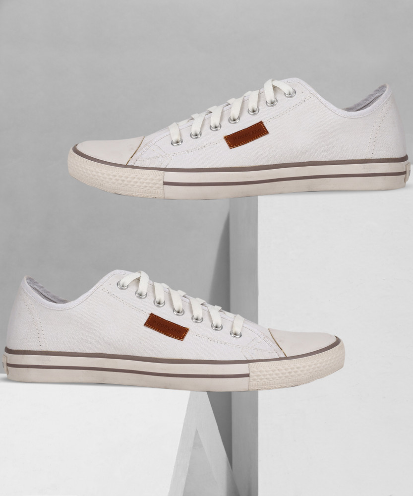 White canvas store shoes flipkart