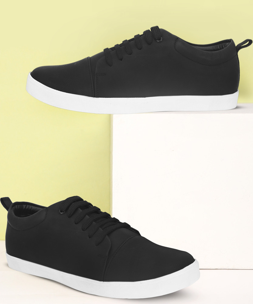 Roadster sales sneakers flipkart