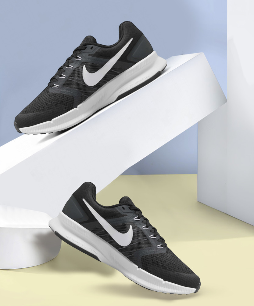 nike women's run swift black