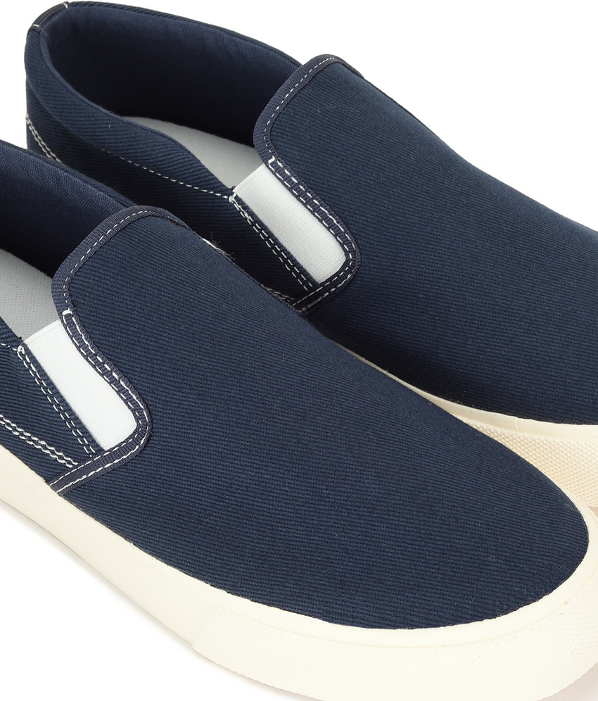 Levi's slip on sneakers hotsell