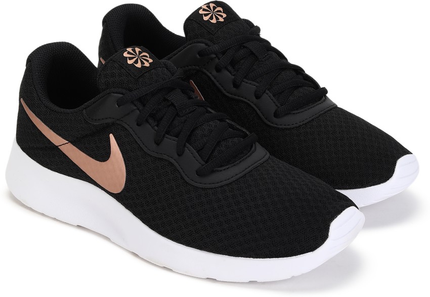 Nike tanjun gold on sale black