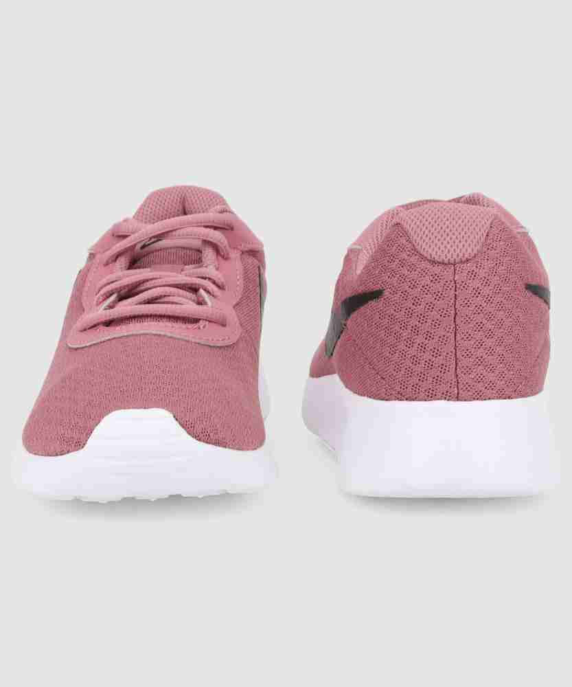 Nike tanjun women's athletic shoes pink shop