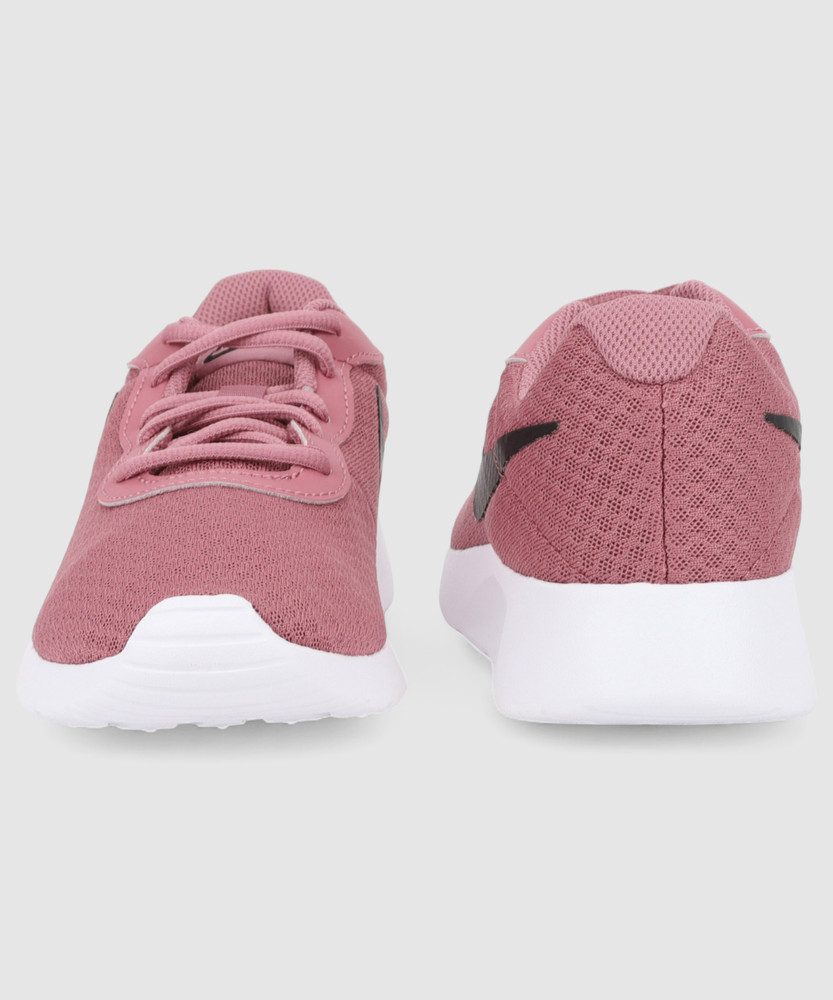 Light pink nike tanjun shop