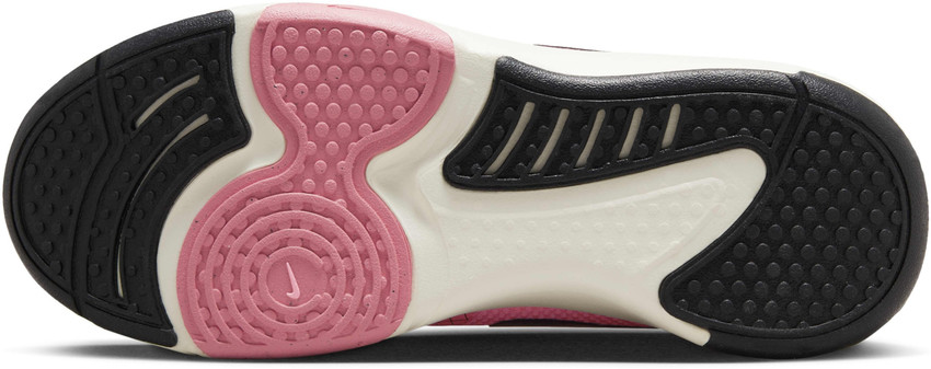 Coral color shop nike shoes