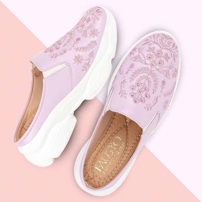 Embroidered slip outlet on shoes