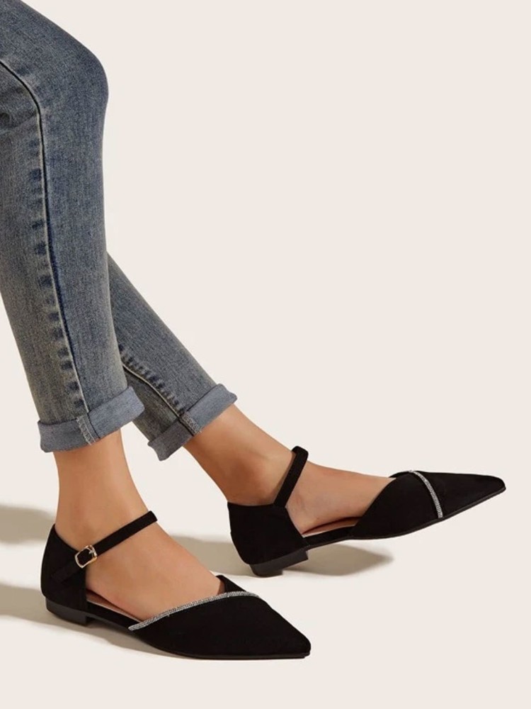 Black flat shoes outlet with strap