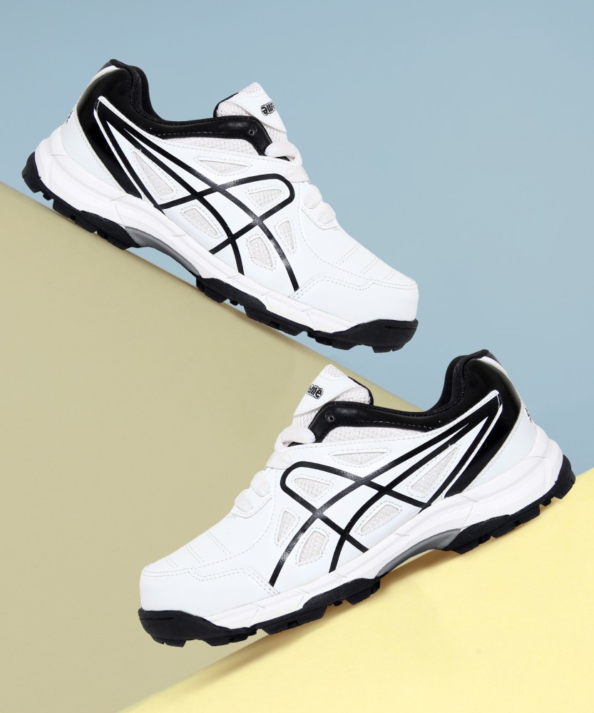 Asics cricket shoes best sale flipkart