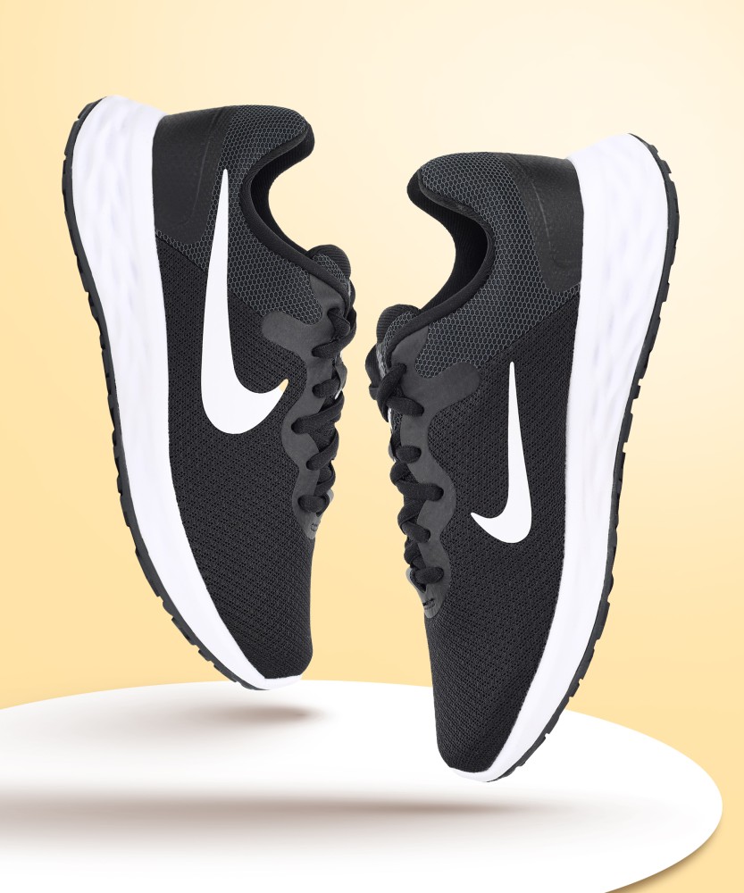 Sports shoes for on sale womens nike flipkart