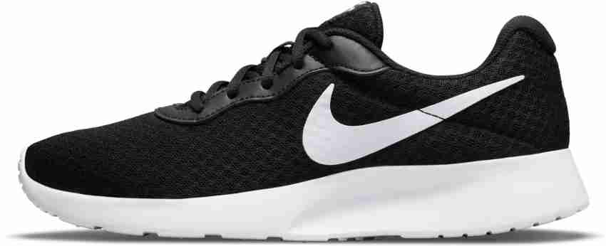 Nike women's best sale tanjun shoes