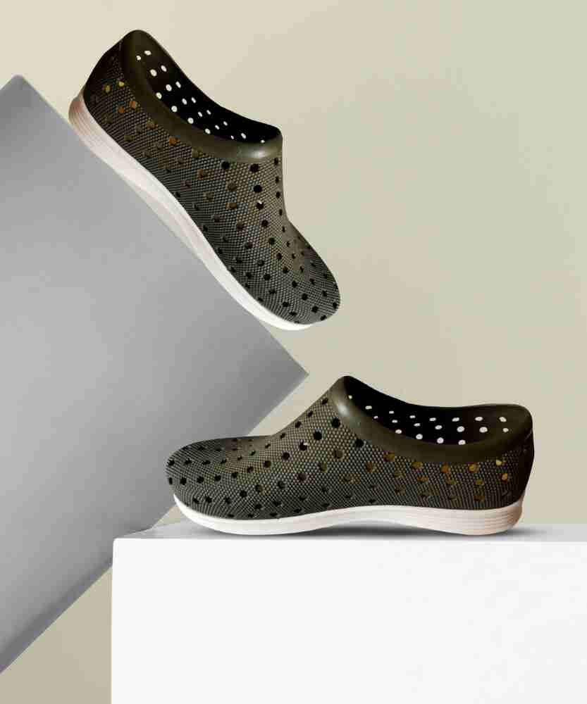 bata crocs shoes