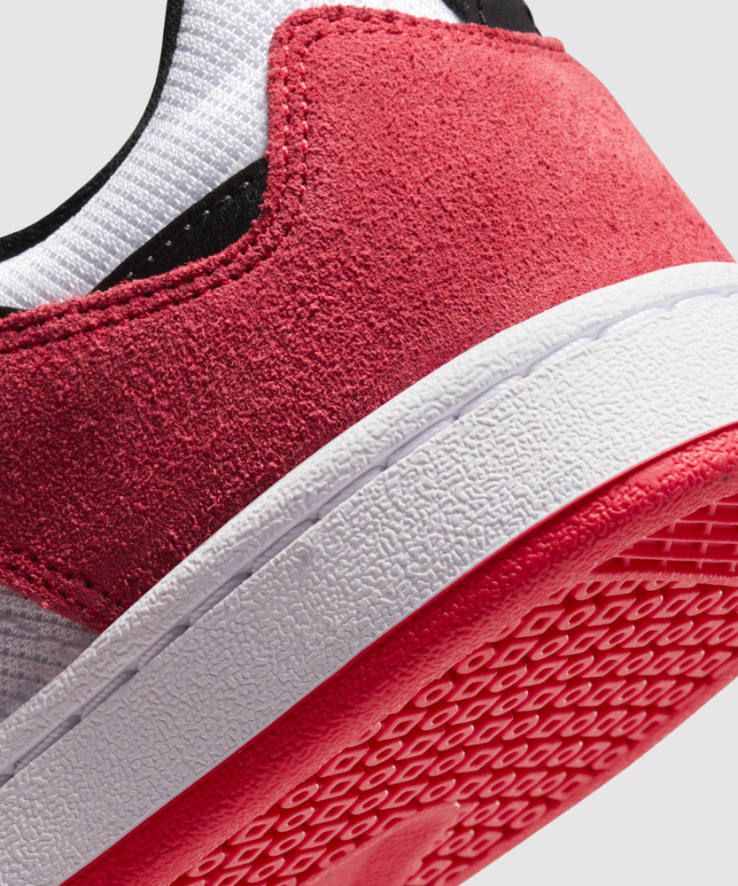 nike sb alleyoop trainers in white and pink