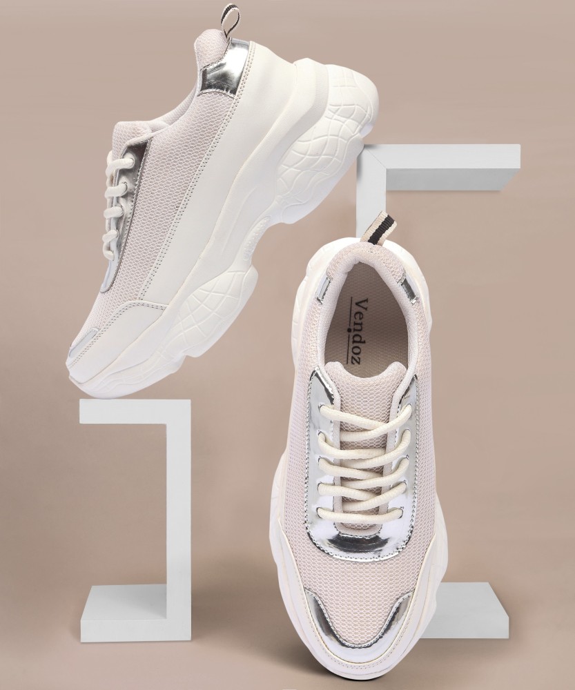 Women hot sale sneakers flipkart