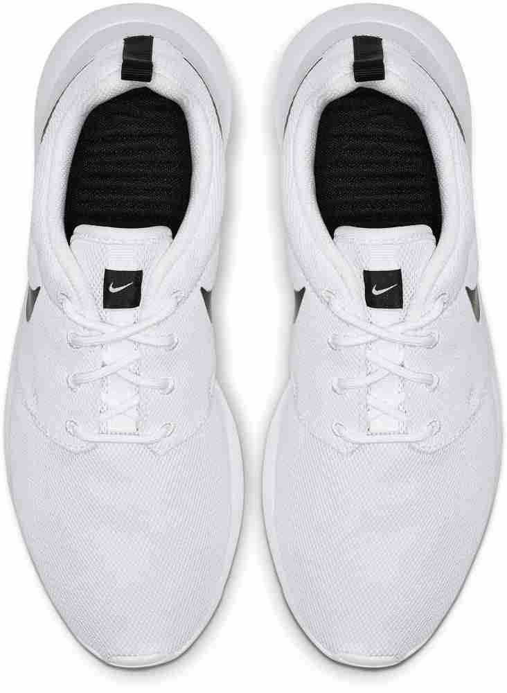 Roshe run white store black