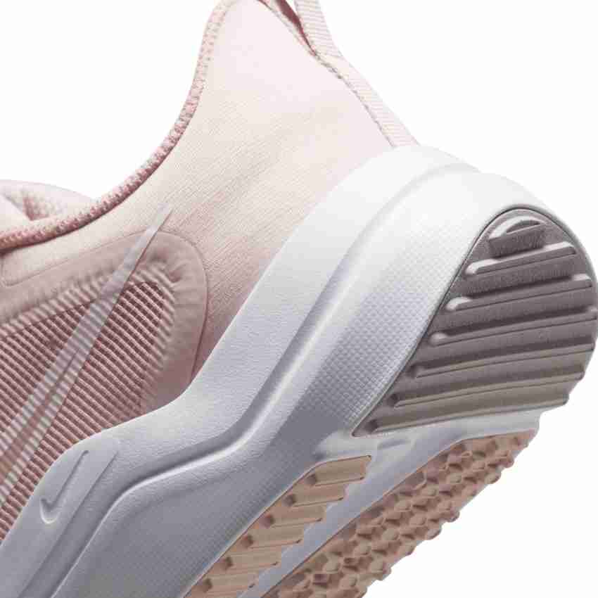 Roze discount sneakers nike