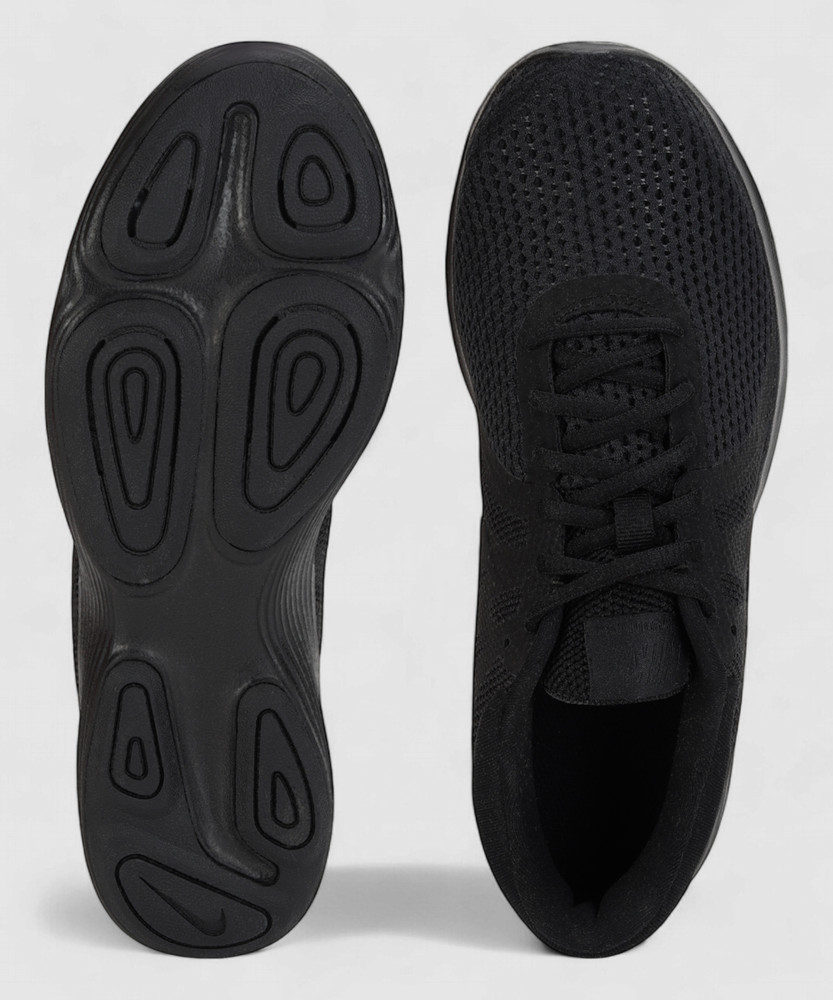 nike black revolution 4