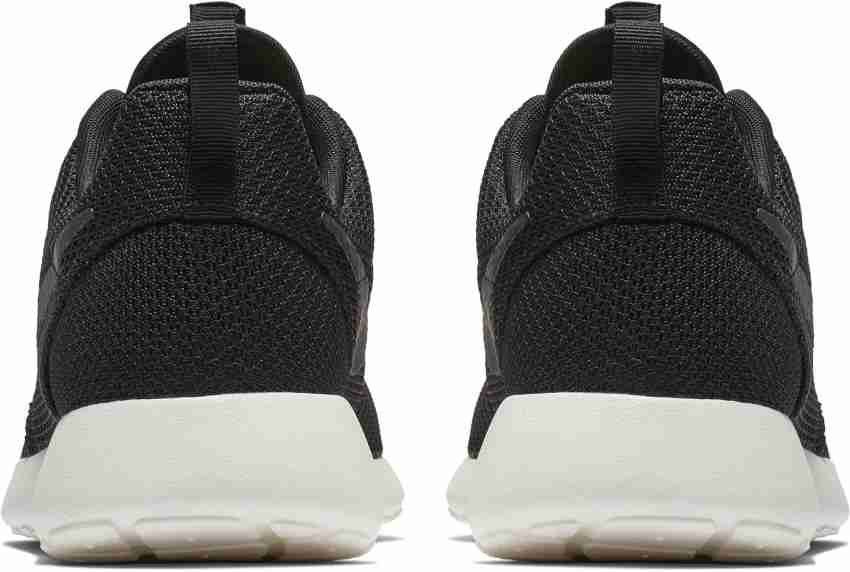 Solid black 2024 nike roshe