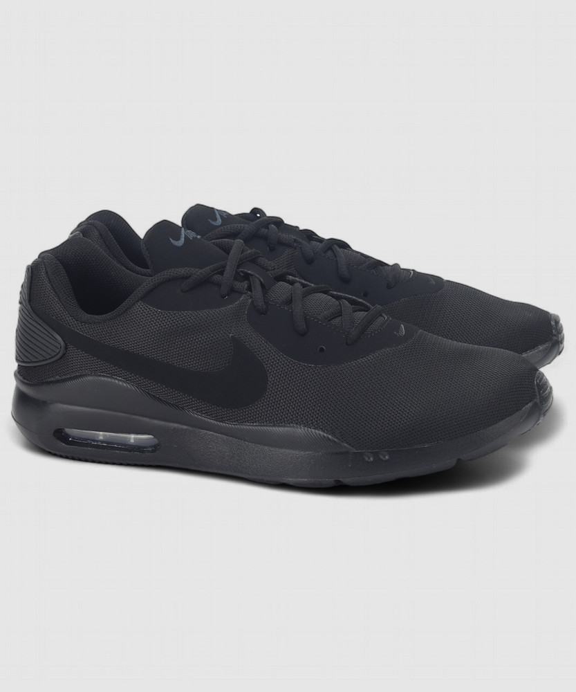 black nike air max oketo