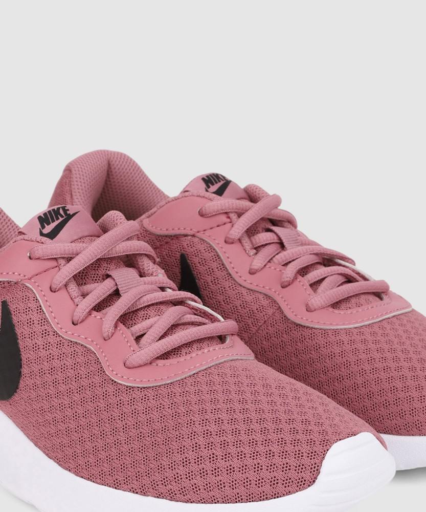 Light pink nike tanjun best sale