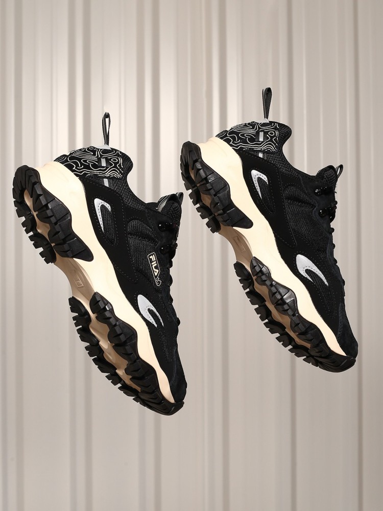 Fila ray deals tracer yeezy