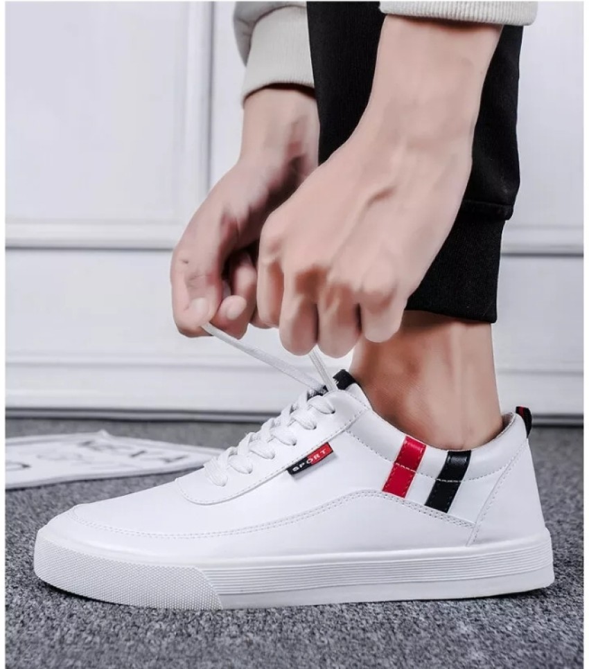 White hot sale sneakers flipkart