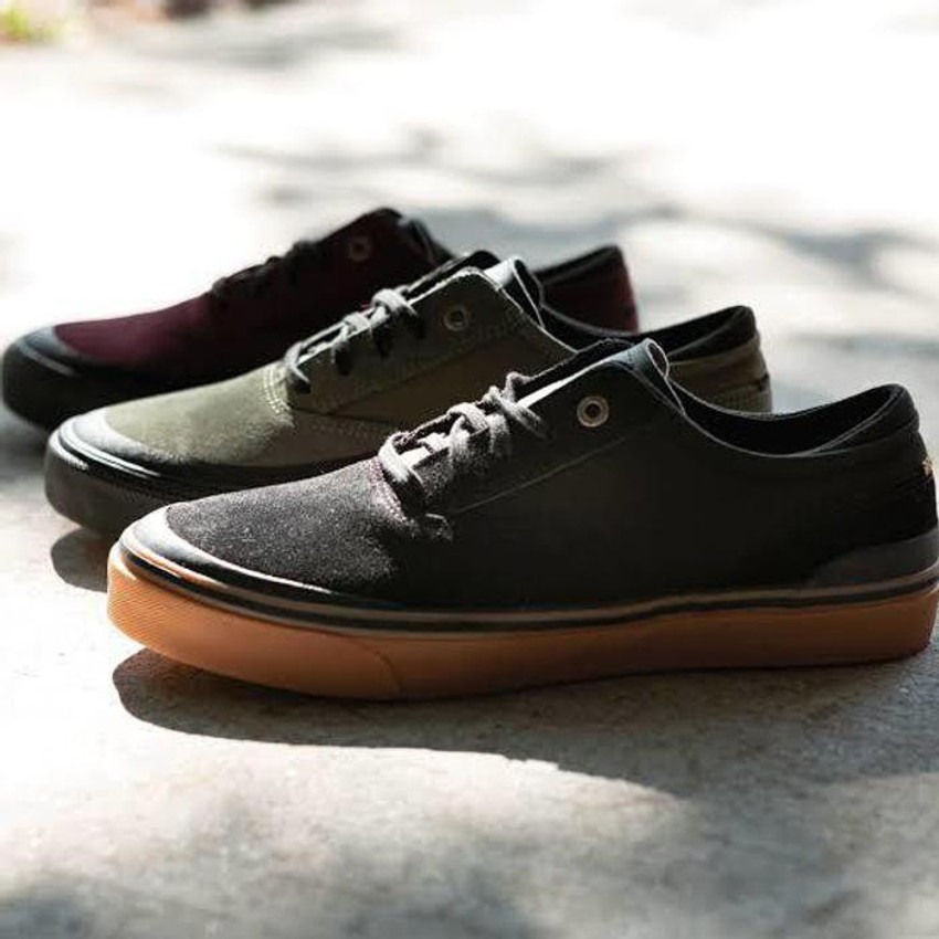 Decathlon gum sole best sale shoes