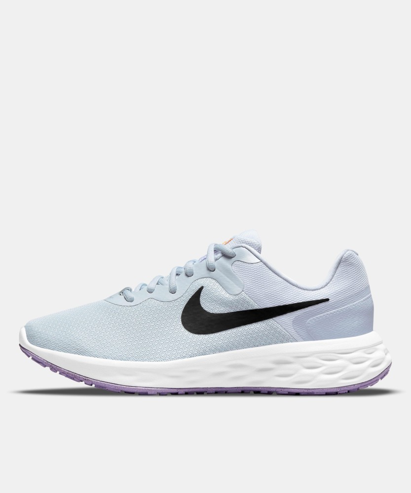 Women's best sale nike revolution