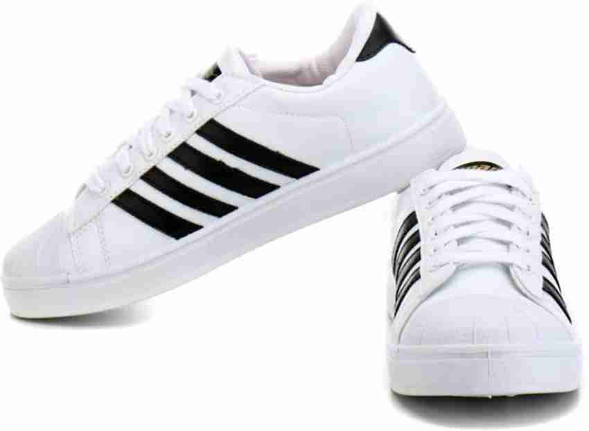 Sparx white discount sneakers flipkart