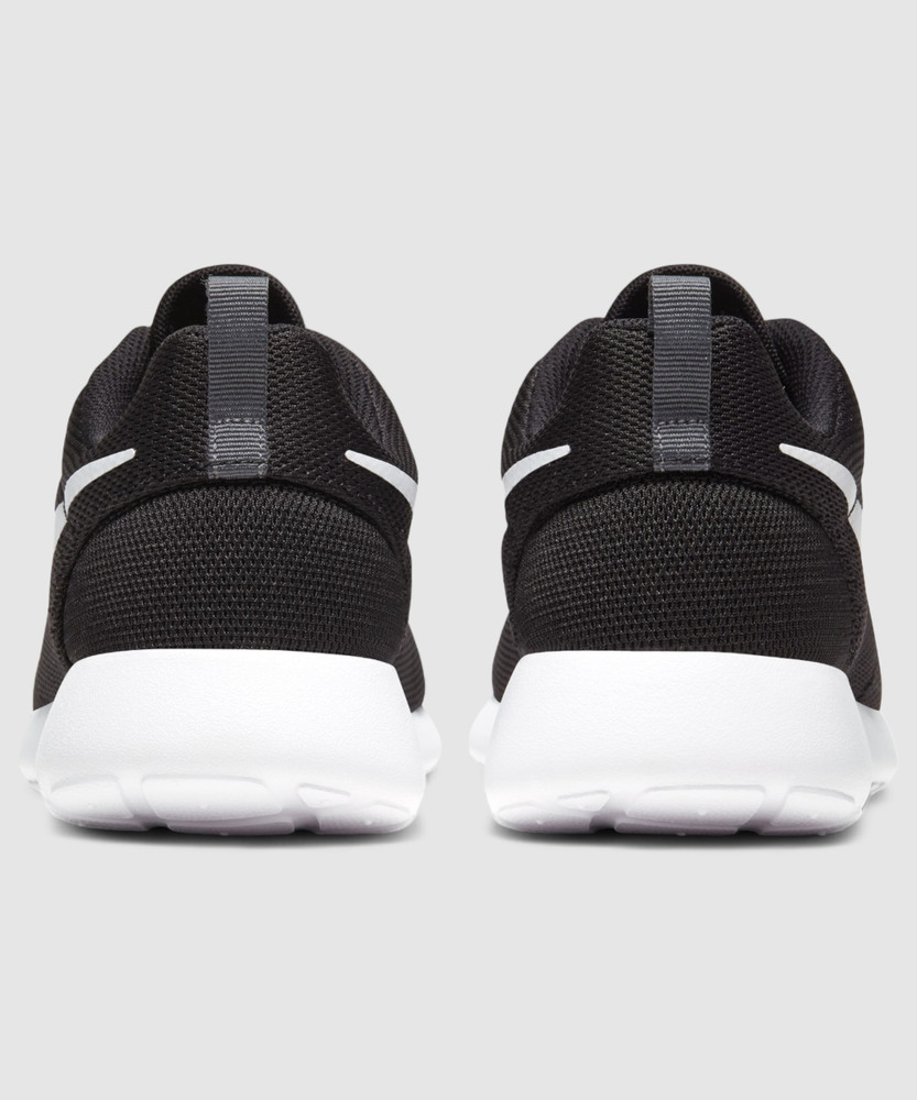 nike roshe one black and white mens