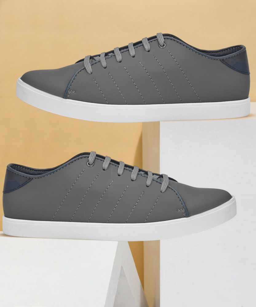 Roadster sales sneakers flipkart