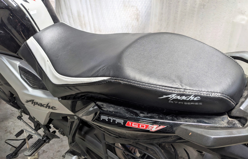 Apache rtr 200 best sale 4v seat cover