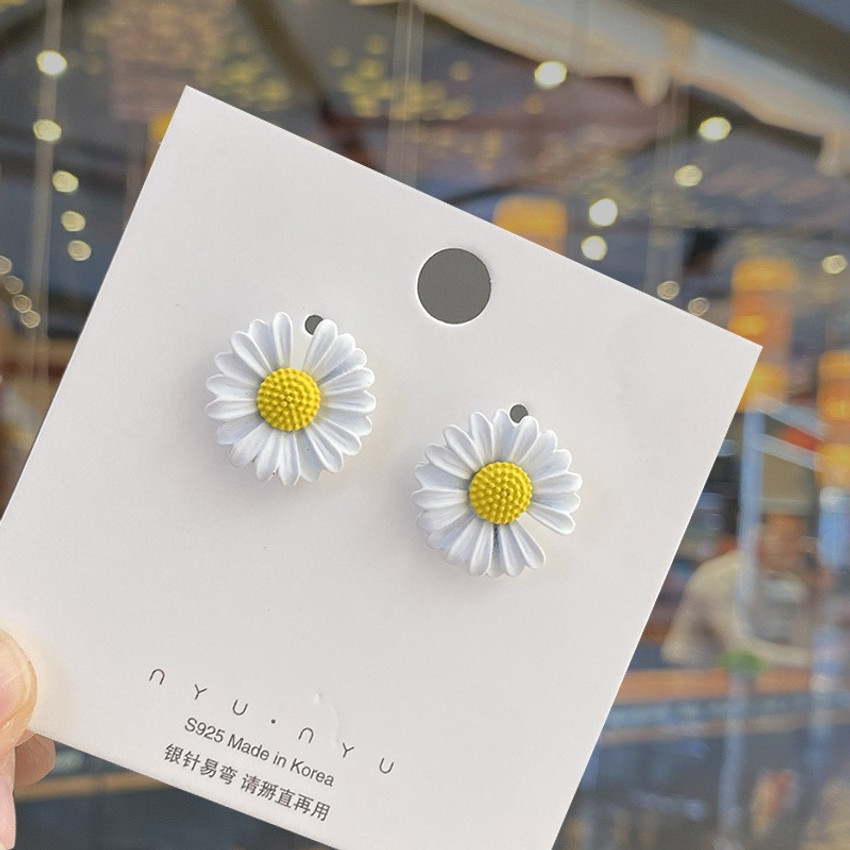 Daisy flower deals earrings