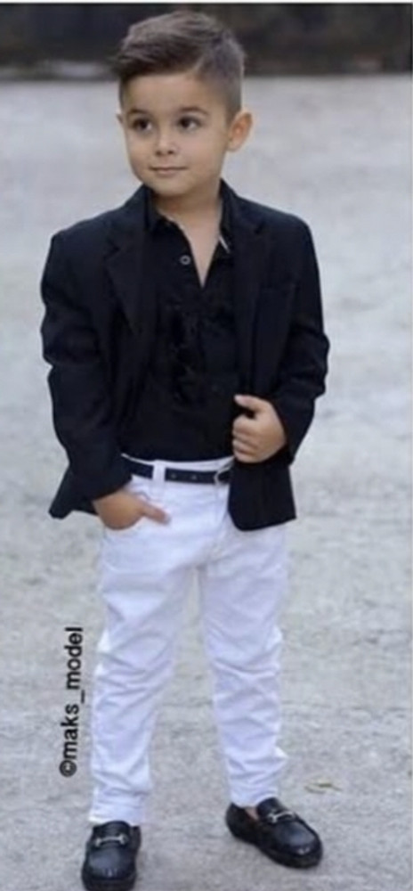 White jeans and black shirt sale