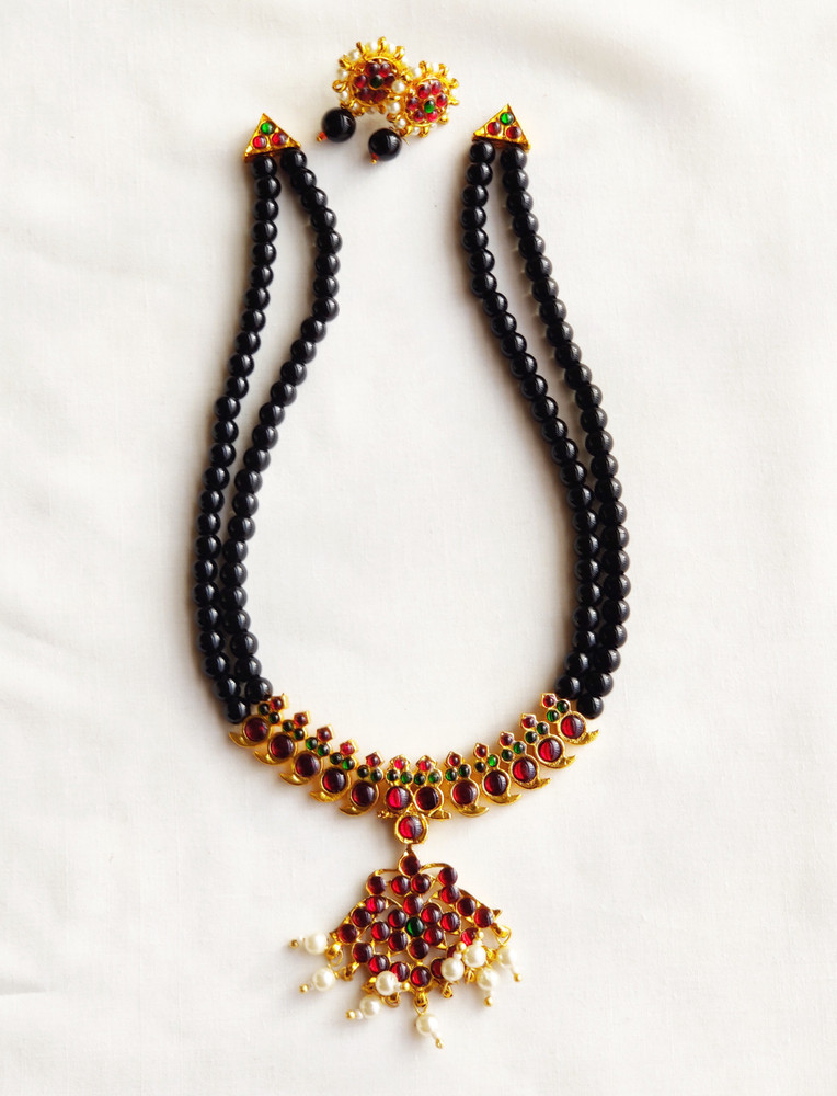 Red necklace set online store