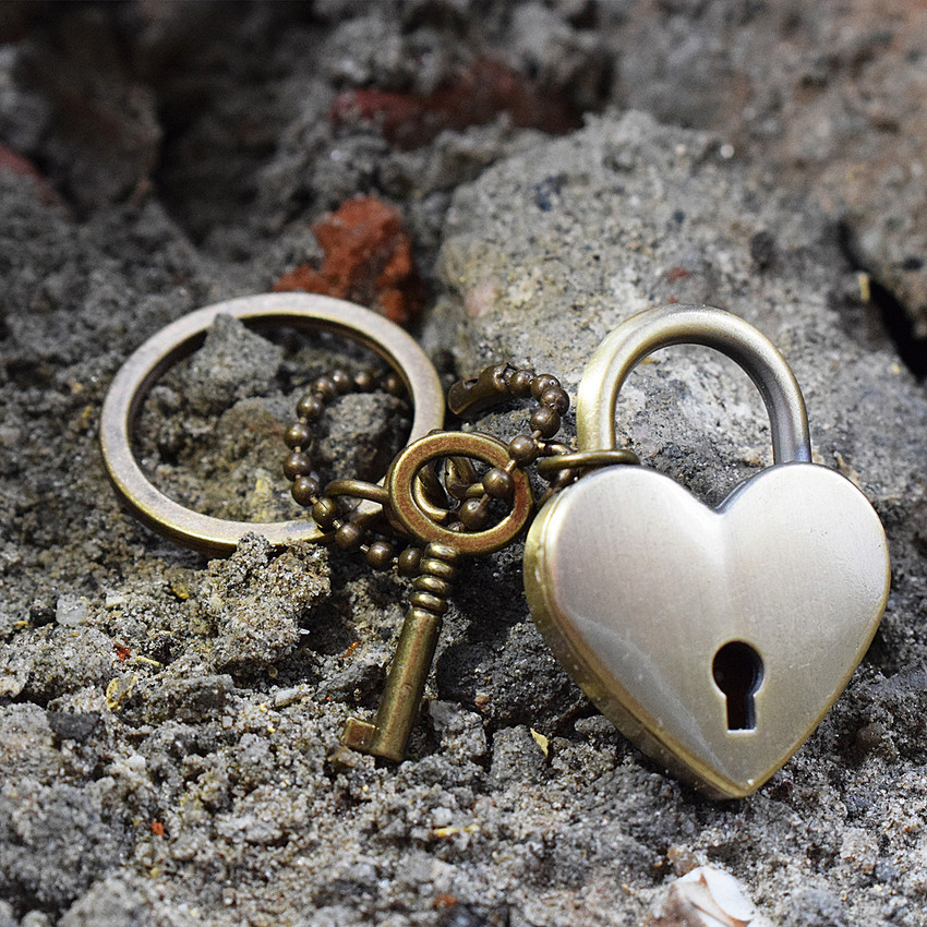 ROYAL DESIGN Heart Lock With Key Lovers Gift Fashion Unisex