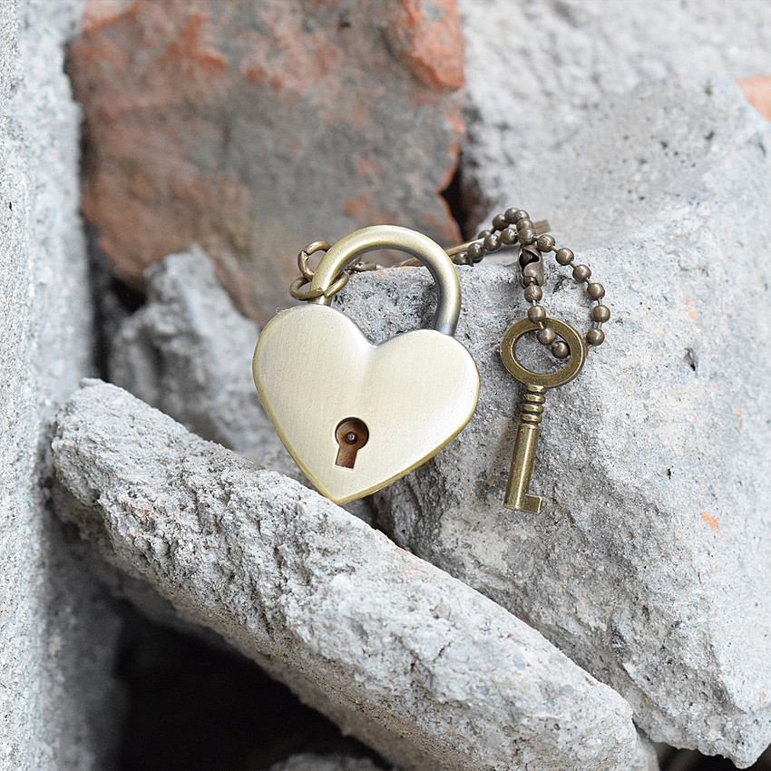 Key to deals heart chain