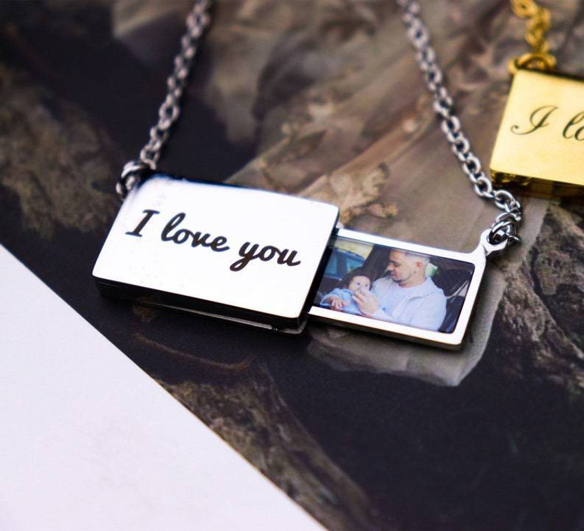 Photo locket deals pendant flipkart